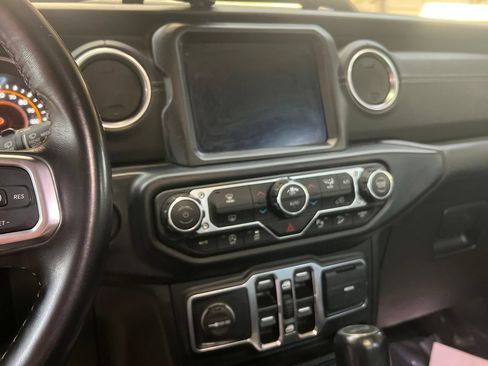 Used 2020 Jeep Wrangler Unlimited Sahara AWD/4WD image 13