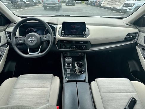 Used 2023 Nissan Rogue SV FWD image 10
