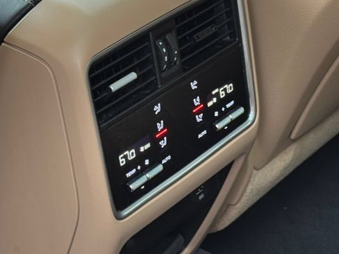 Used 2019 Porsche Cayenne AWD/4WD image 16