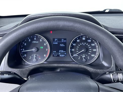 Used 2017 Hyundai Elantra SE image 17