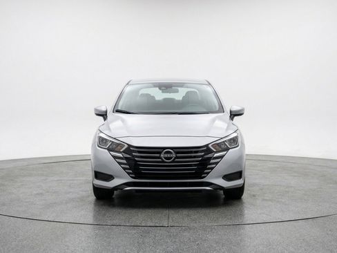 Used 2025 Nissan Versa SV FWD image 2