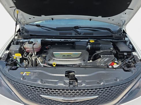 Used 2023 Chrysler Voyager LX FWD image 23