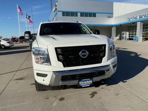 Used 2021 Nissan Titan SV w/ SV Convenience Package AWD/4WD image 3