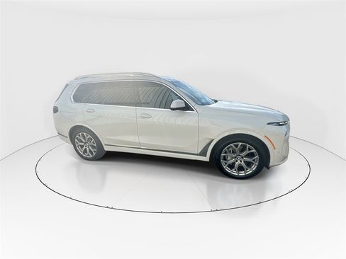 Used 2023 BMW X7 xDrive40i w/ Premium Package image 9