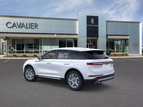 Used 2025 Lincoln Corsair AWD image 4