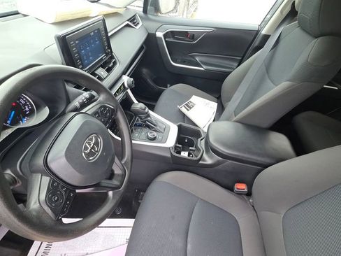 Used 2022 Toyota RAV4 LE AWD/4WD image 12