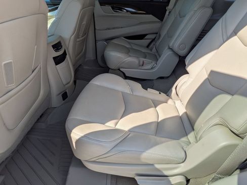 Used 2020 Cadillac Escalade Luxury AWD/4WD image 18