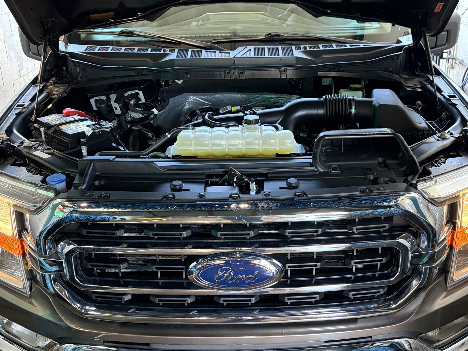 Used 2023 Ford F150 XLT w/ XTR Package AWD/4WD image 34