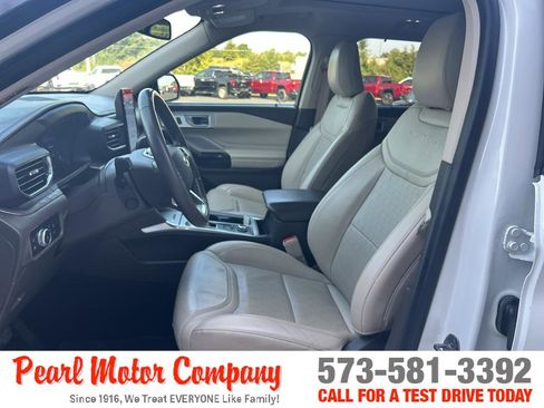 Used 2022 Ford Explorer Platinum w/ Premium Technology Package image 11