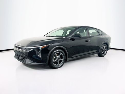 Used 2025 Kia K4 FWD image 3
