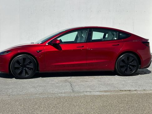 Used 2024 Tesla Model 3 Standard Range image 5