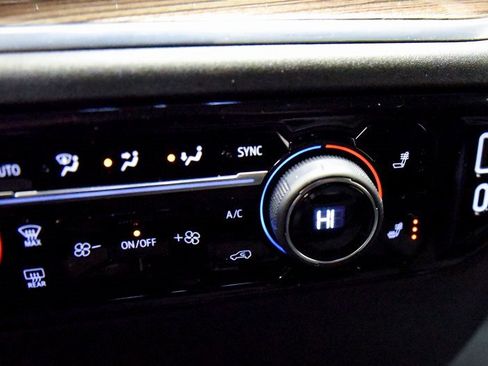 Used 2024 Chevrolet Silverado 2500 LT w/ Convenience Package image 24