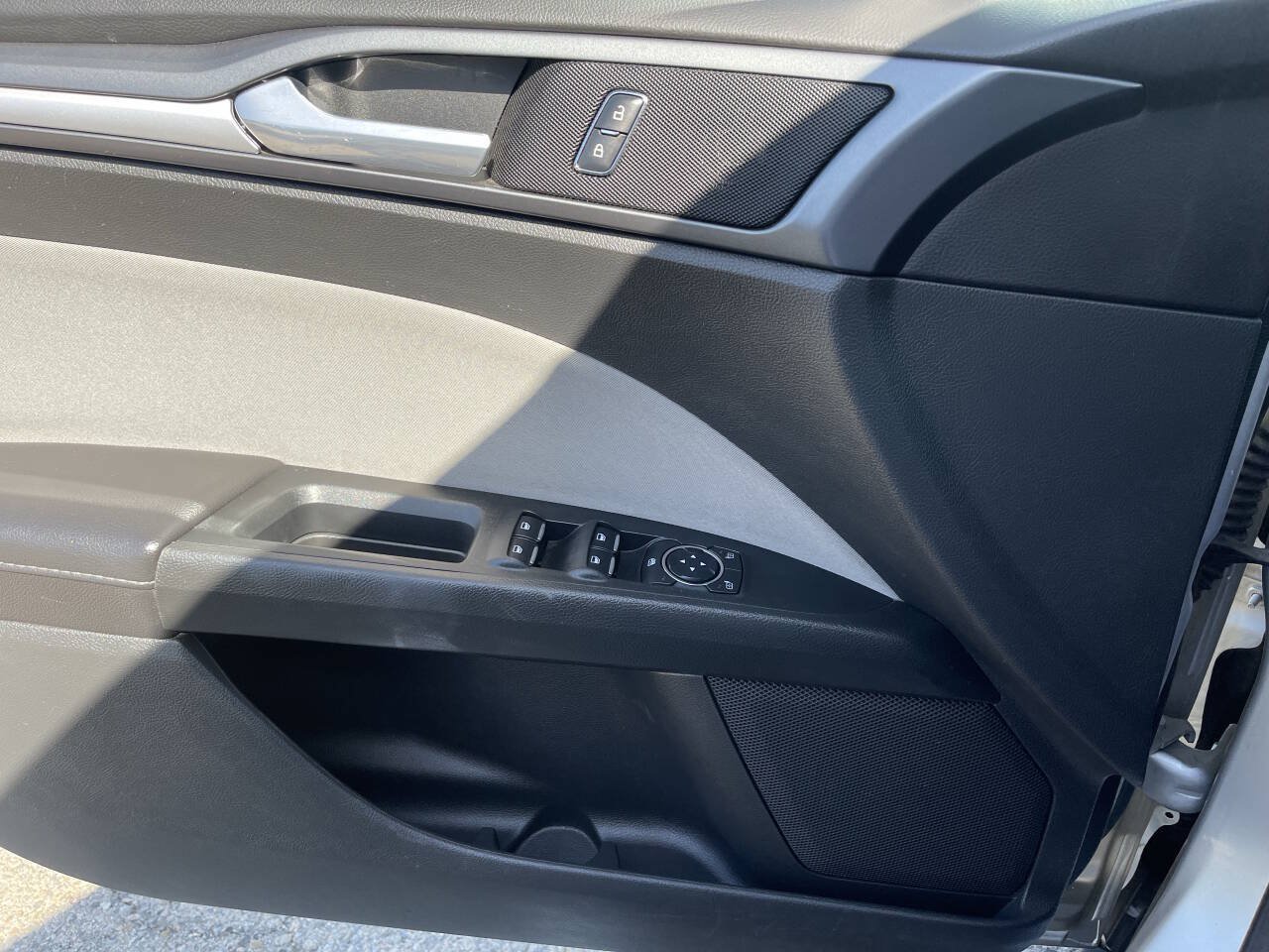 Used 2015 Ford Fusion S FWD image 18