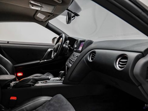 Used 2009 Nissan GT-R Premium image 52
