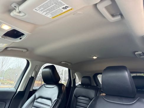 Used 2020 Ford Edge SEL image 25