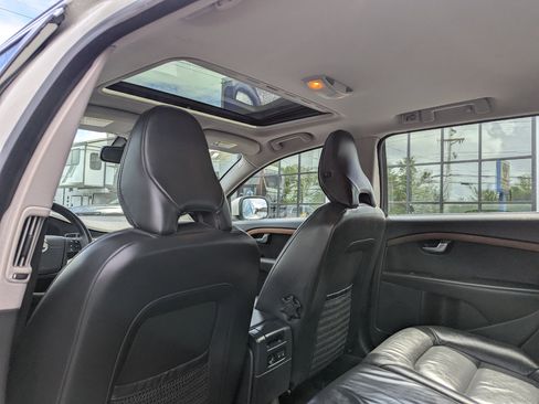 Used 2010 Volvo XC70 3.2 image 38