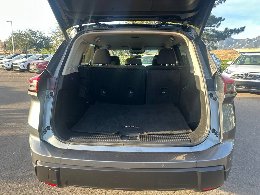 Used 2025 Nissan Rogue SV AWD/4WD image 15