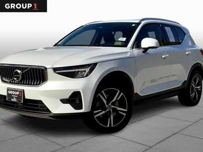 Used 2023 Volvo XC40 B5 Plus