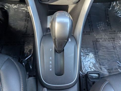 Used 2022 Chevrolet Trax LT w/ LT Convenience Package image 15