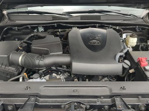 Used 2022 Toyota Tacoma Limited w/ Nightshade Package image 15