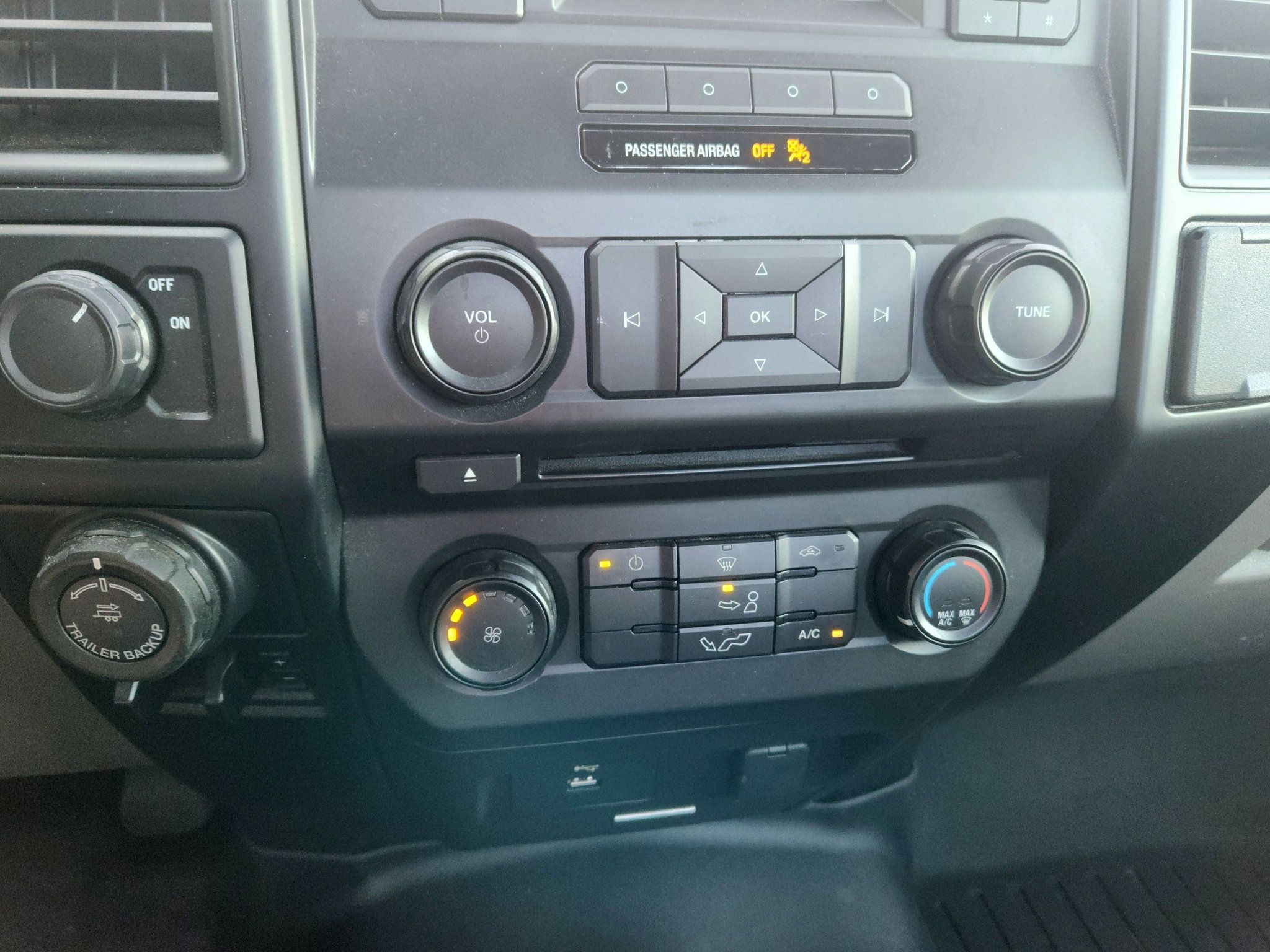Used 2016 Ford F150 XL w/ Equipment Group 101A Mid RWD image 26