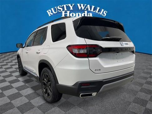New 2025 Honda Pilot Touring image 5