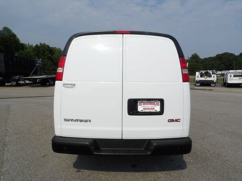 Used 2022 GMC Savana 2500 RWD image 6