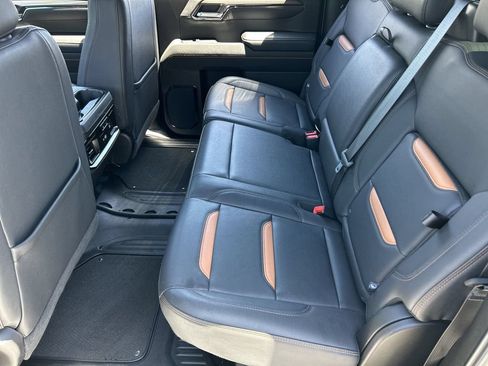 Used 2024 GMC Sierra 1500 AT4 w/ Technology Package AWD/4WD image 25