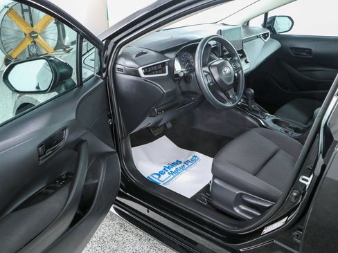 Used 2025 Toyota Corolla LE FWD image 3