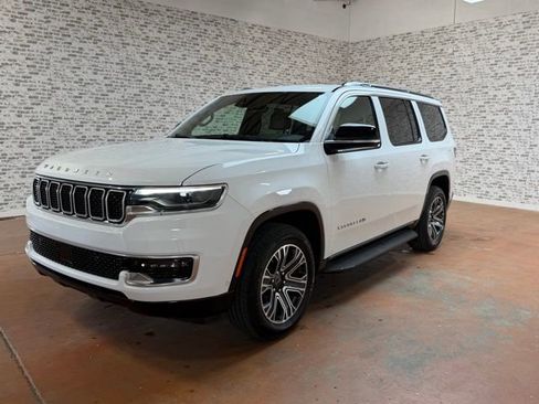Used 2025 Jeep Wagoneer 4WD image 3