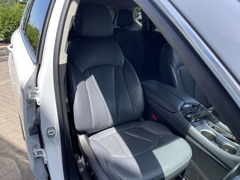 Used 2020 Buick Envision Essence FWD image 32