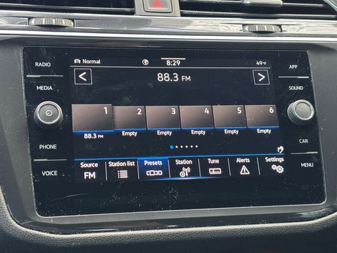 Used 2023 Volkswagen Tiguan SE image 8