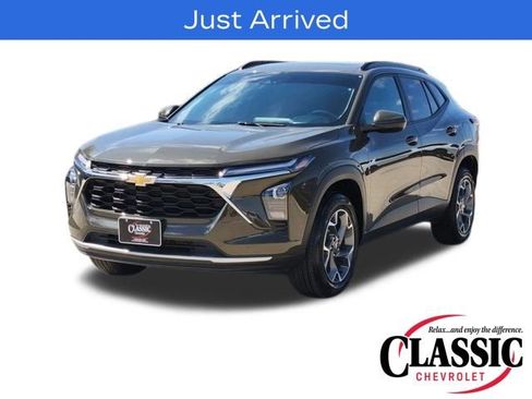 Used 2024 Chevrolet Trax LT w/ Sunroof Package image 18