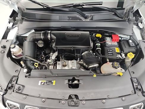 Used 2024 Jeep Compass Latitude image 17