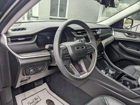 Used 2023 Jeep Grand Cherokee L Limited w/ Luxury Tech Group II image 10