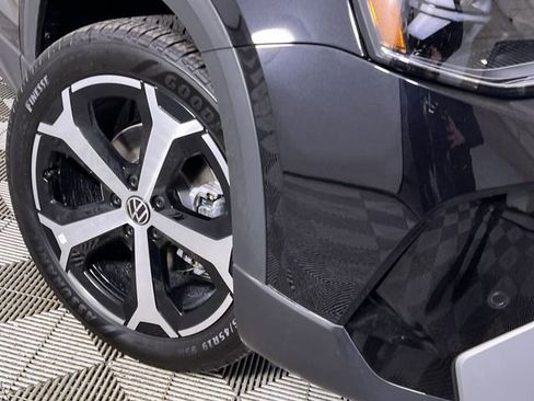 New 2025 Volkswagen Taos SEL image 10