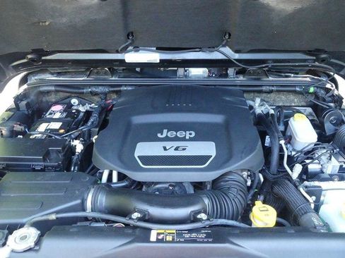 Used 2018 Jeep Wrangler Unlimited Rubicon AWD/4WD image 34