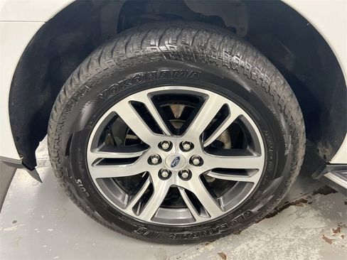 Used 2022 Ford Expedition Limited image 27