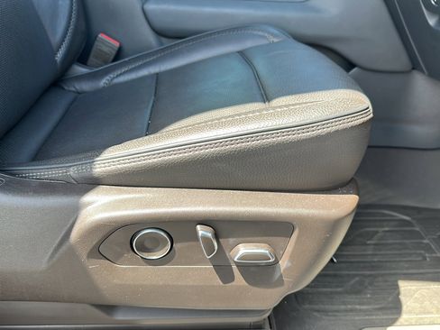 Used 2021 GMC Yukon Denali w/ Denali Premium Package image 25