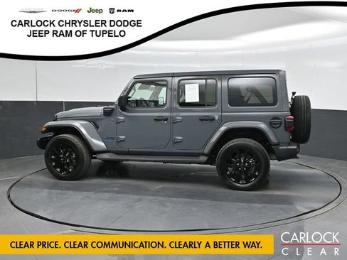 Used 2025 Jeep Wrangler Unlimited Sahara AWD/4WD image 8