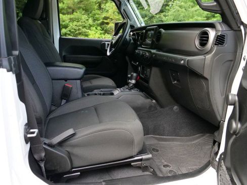 Used 2022 Jeep Wrangler Sport image 32