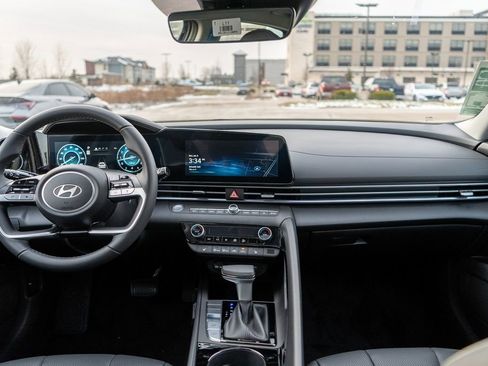 New 2025 Hyundai Elantra Limited image 15