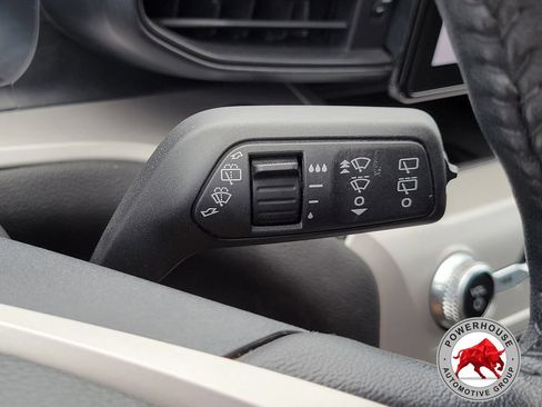 Used 2023 Ford Explorer XLT AWD/4WD image 32