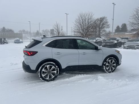 Used 2025 Ford Escape Platinum image 3