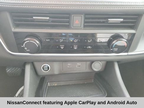 Used 2023 Nissan Rogue S image 7