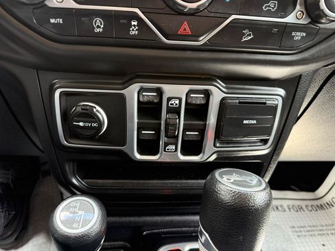 Used 2018 Jeep Wrangler Unlimited Sport S AWD/4WD image 20