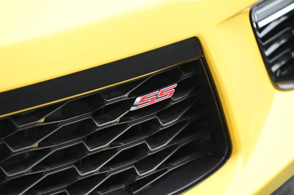 Used 2018 Chevrolet Camaro SS RWD image 11