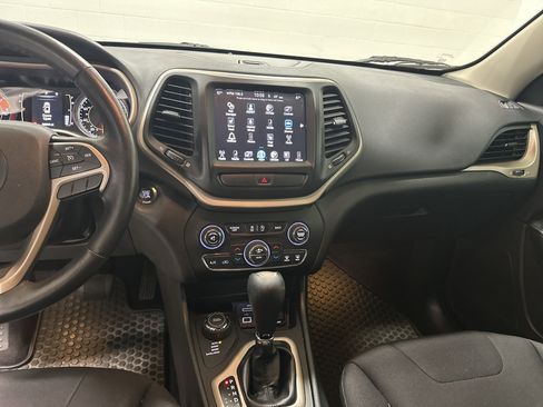 Used 2016 Jeep Cherokee 75th Anniversary image 30