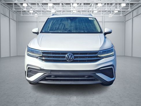 Certified 2023 Volkswagen Tiguan SE w/ Panoramic Sunroof Package image 2