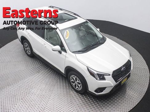 Used 2022 Subaru Forester Premium AWD/4WD image 3